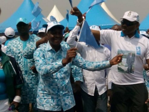 Grande marche d’UNIR pour la paix : une marée humaine déferle sur Tsévié Kodzo Adédzé meeting Tsévié1 493x370 - Grande marche d’UNIR pour la paix : une marée humaine déferle sur Tsévié