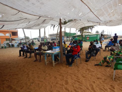 Togo: des acteurs de la pêche artisanale sensibilisés sur les mesures de sécurité en mer sensib pêcheurs2 493x370 - Togo: des acteurs de la pêche artisanale sensibilisés sur les mesures de sécurité en mer