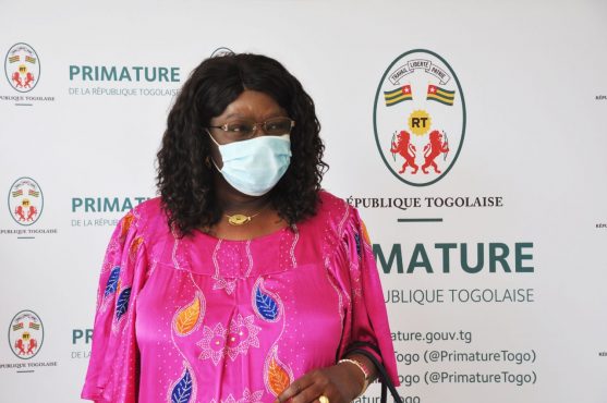 Ambasadrice Senagal au Togo 557x370 - Togo&nbsp;: la pr&eacute;sidente de la Haute cour de justice du B&eacute;nin, et l&rsquo;ambassadrice du S&eacute;n&eacute;gal au Togo, chez Victoire Tom&eacute;gah-Dogb&eacute;