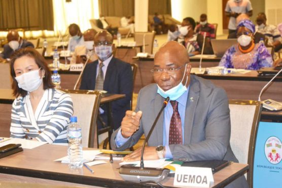 Presentation feuille de route 556x370 - Togo&nbsp;: le gouvernement Tom&eacute;gah-Dogb&eacute; &nbsp;pr&eacute;sente aux &nbsp;partenaires sa feuille de route 2020-2025