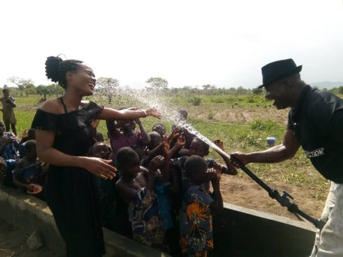 Humanitaire/ Dans la préfecture de Haho : « 1 -2- 3 Action » fait couler de l’eau potable à Gros Copé et Grégokopé retenue deau Grégokopé 2 493x370 - Humanitaire/ Dans la préfecture de Haho : « 1 -2- 3 Action » fait couler de l’eau potable à Gros Copé et Grégokopé